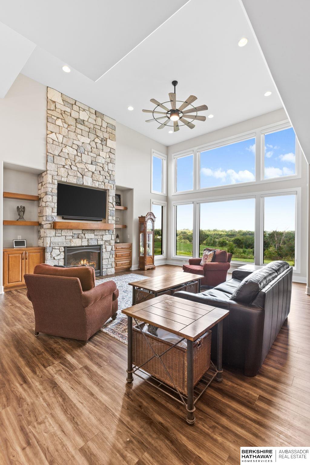 Louisville, Nebraska 68037, United States, 5 Bedrooms Bedrooms, ,3 BathroomsBathrooms,Residential,Active,197056