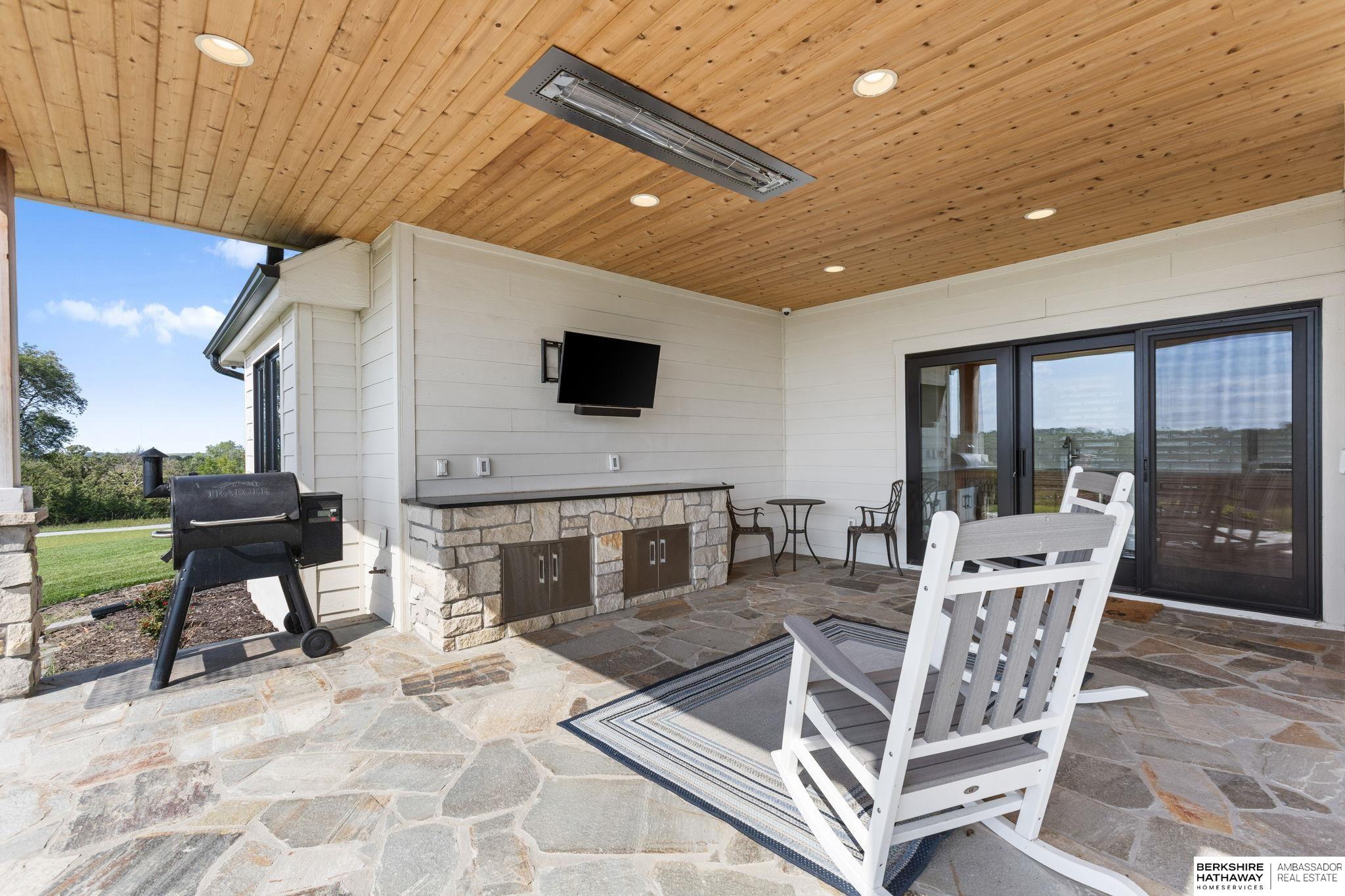 Louisville, Nebraska 68037, United States, 5 Bedrooms Bedrooms, ,3 BathroomsBathrooms,Residential,Active,197056