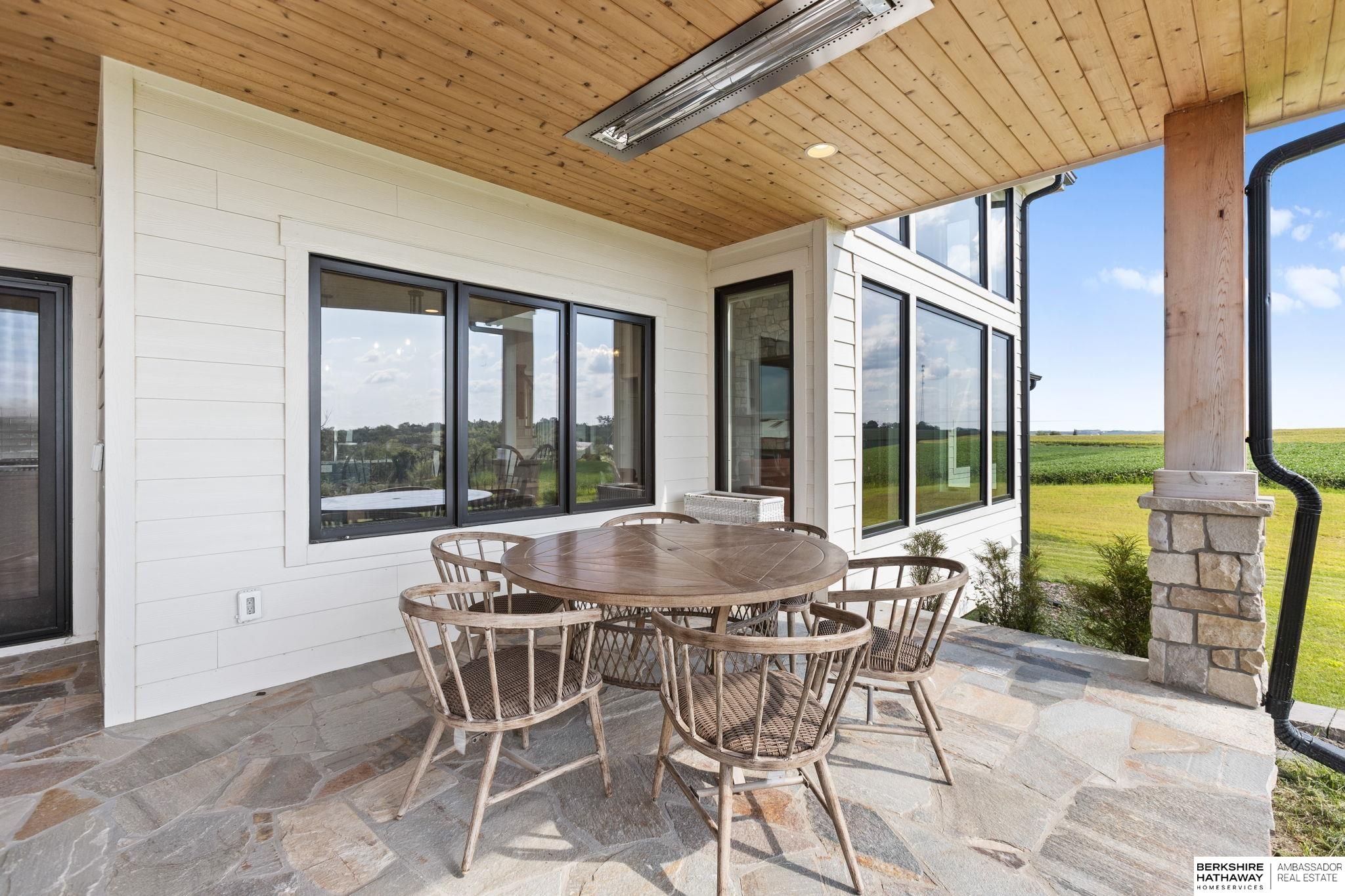 Louisville, Nebraska 68037, United States, 5 Bedrooms Bedrooms, ,3 BathroomsBathrooms,Residential,Active,197056