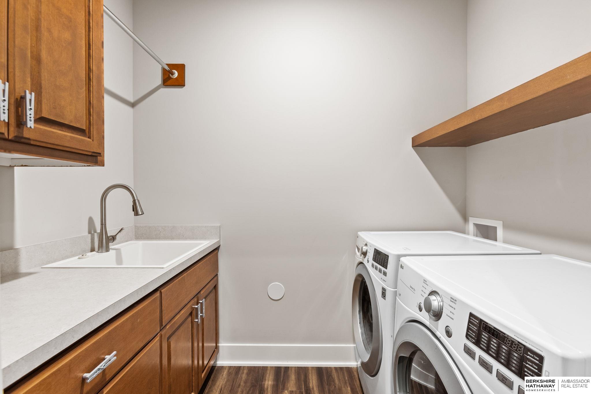 Louisville, Nebraska 68037, United States, 5 Bedrooms Bedrooms, ,3 BathroomsBathrooms,Residential,Active,197056