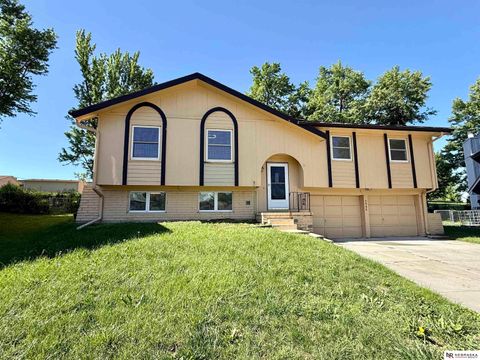 Photo of 5906 N 110th Circle, Omaha, NE 68164 (MLS # 22615197)