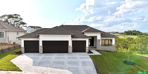 Photo of 10110 Laramie Street, Papillion, NE 68046 (MLS # 22534991)