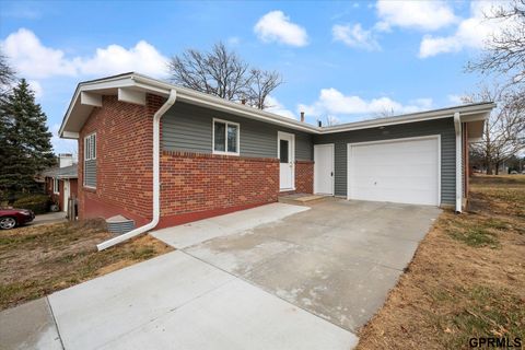 Photo of 800 Northborough Lane, Lincoln, NE 68505 (MLS # 22601763)