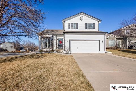 Photo of 18648 N Circle, Omaha, NE 68135 (MLS # 22602221)