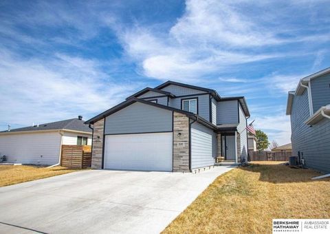 Photo of 1640 SW 28th Street, Lincoln, NE 68522 (MLS # 22618110)