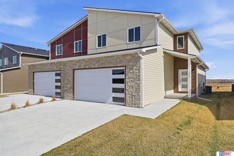 Photo of 322 N 105th Street, Lincoln, NE 68527 (MLS # 22606359)