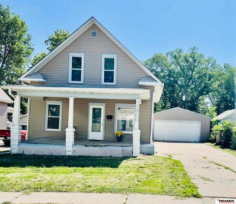 Photo of 1600 Whittier Street, Lincoln, NE 68503 (MLS # 22613664)