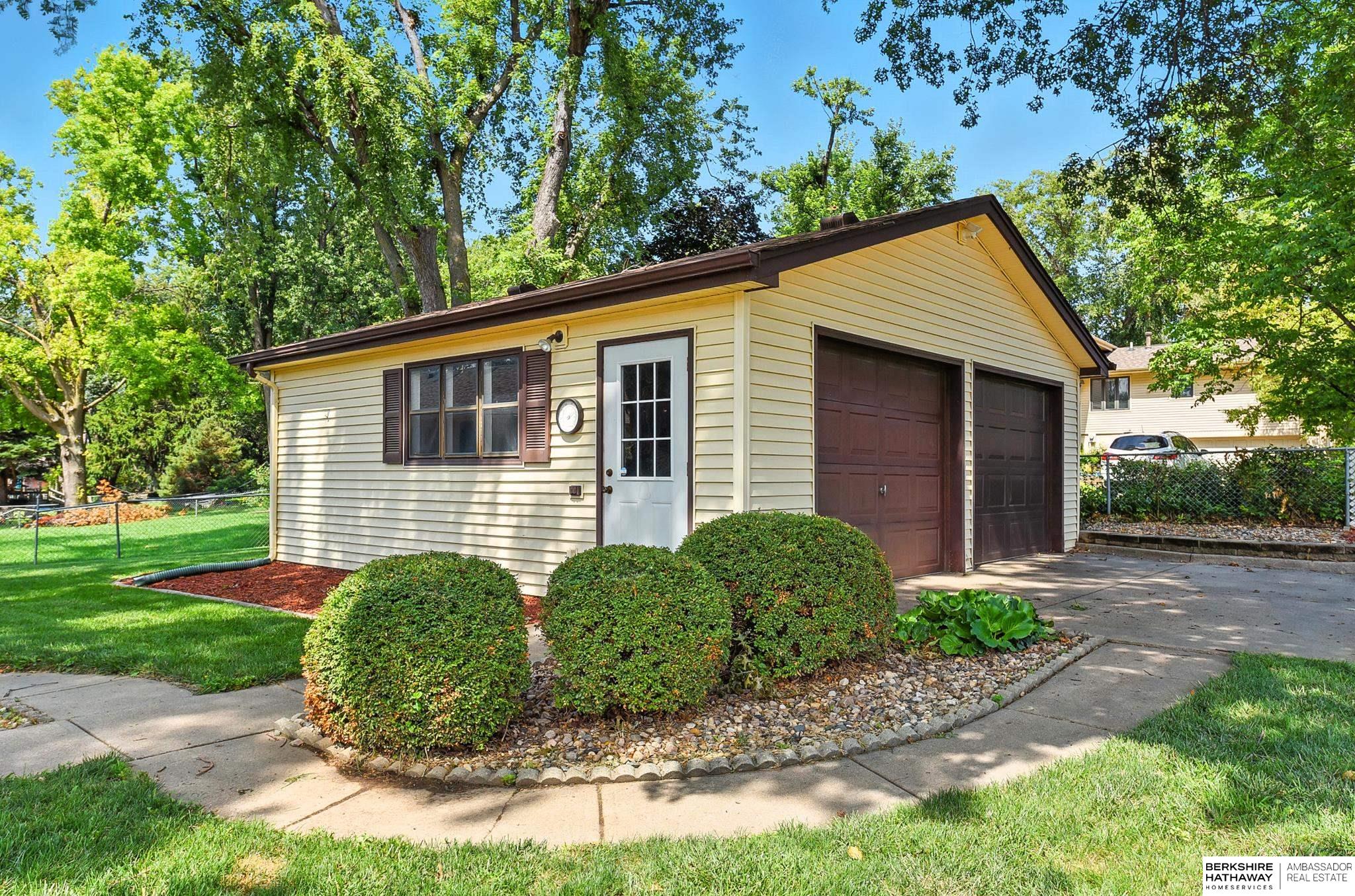 Omaha, Nebraska 68144, United States, 3 Bedrooms Bedrooms, ,2 BathroomsBathrooms,Residential,Pending,199595