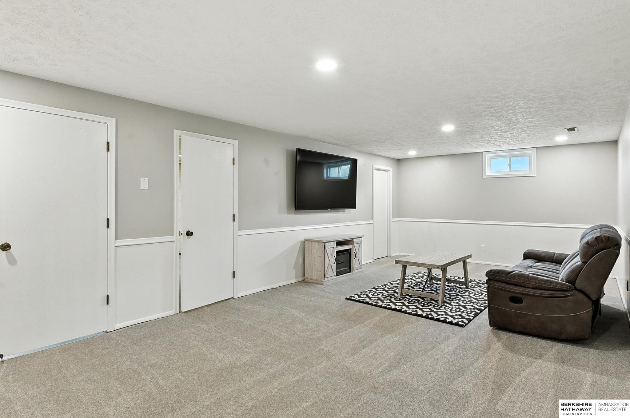 Omaha, Nebraska 68144, United States, 3 Bedrooms Bedrooms, ,2 BathroomsBathrooms,Residential,Pending,199595