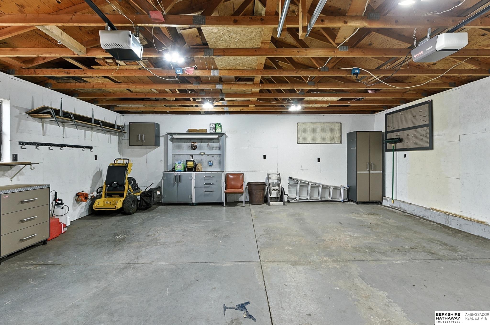 Omaha, Nebraska 68144, United States, 3 Bedrooms Bedrooms, ,2 BathroomsBathrooms,Residential,Pending,199595