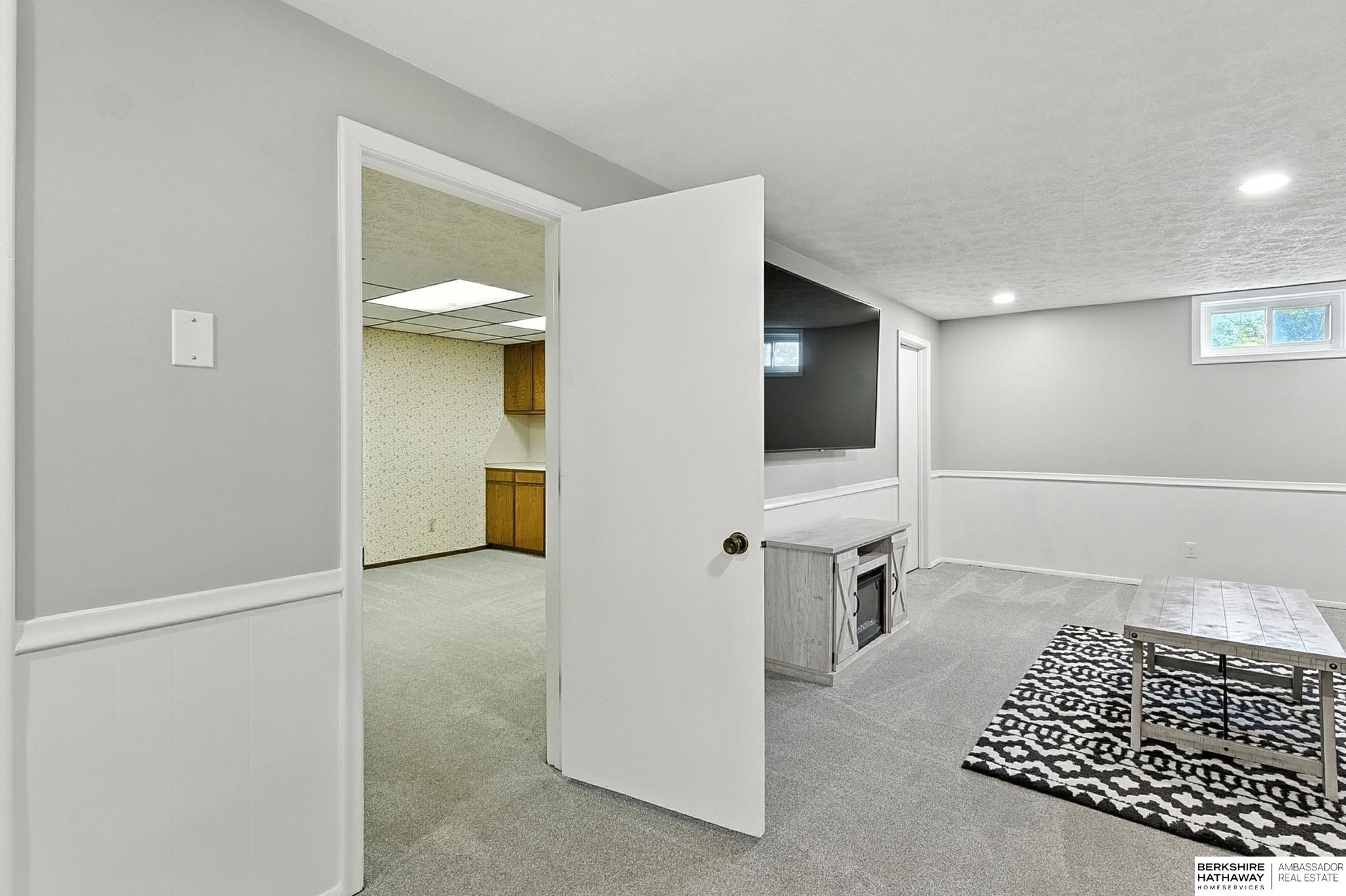 Omaha, Nebraska 68144, United States, 3 Bedrooms Bedrooms, ,2 BathroomsBathrooms,Residential,Pending,199595