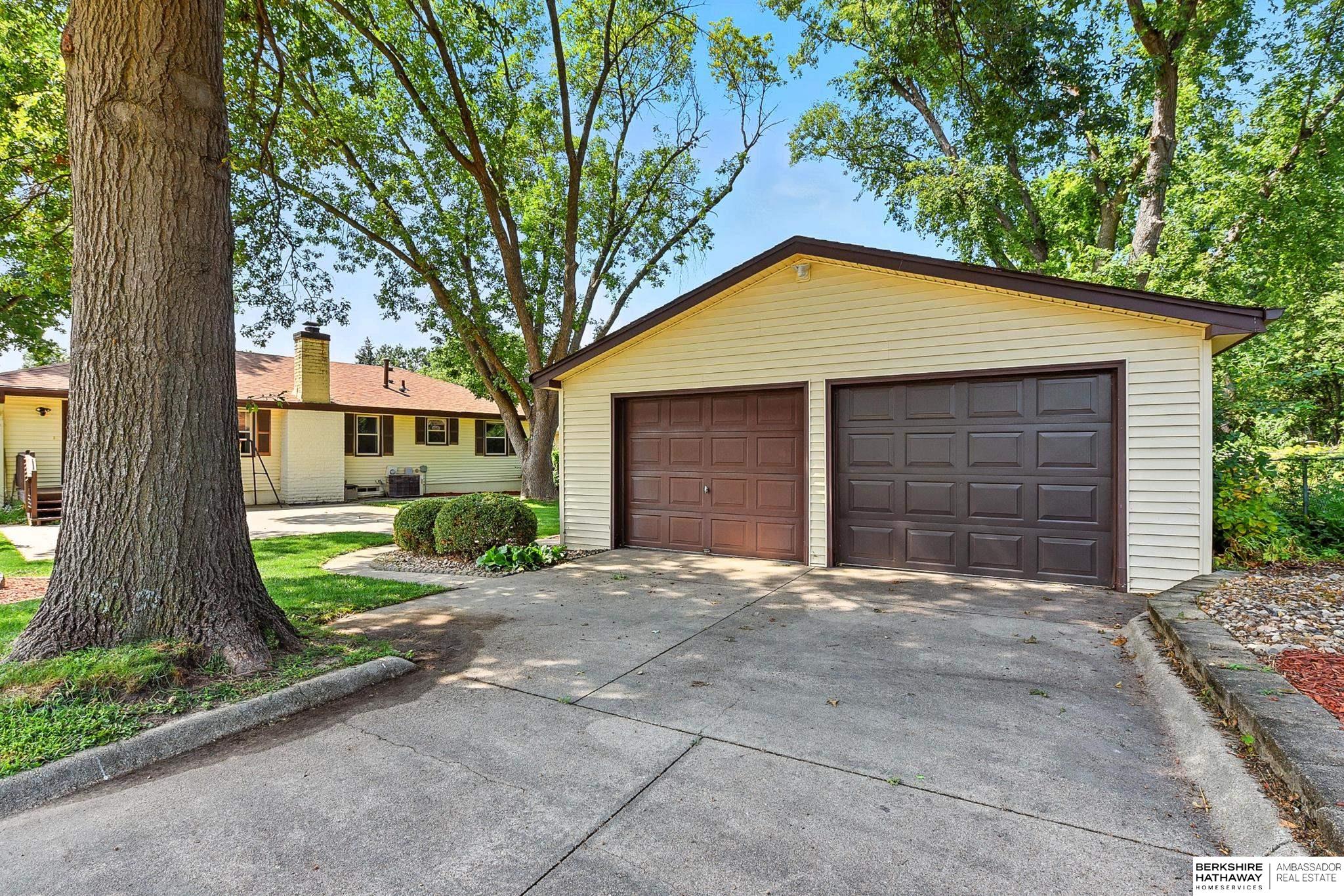 Omaha, Nebraska 68144, United States, 3 Bedrooms Bedrooms, ,2 BathroomsBathrooms,Residential,Pending,199595