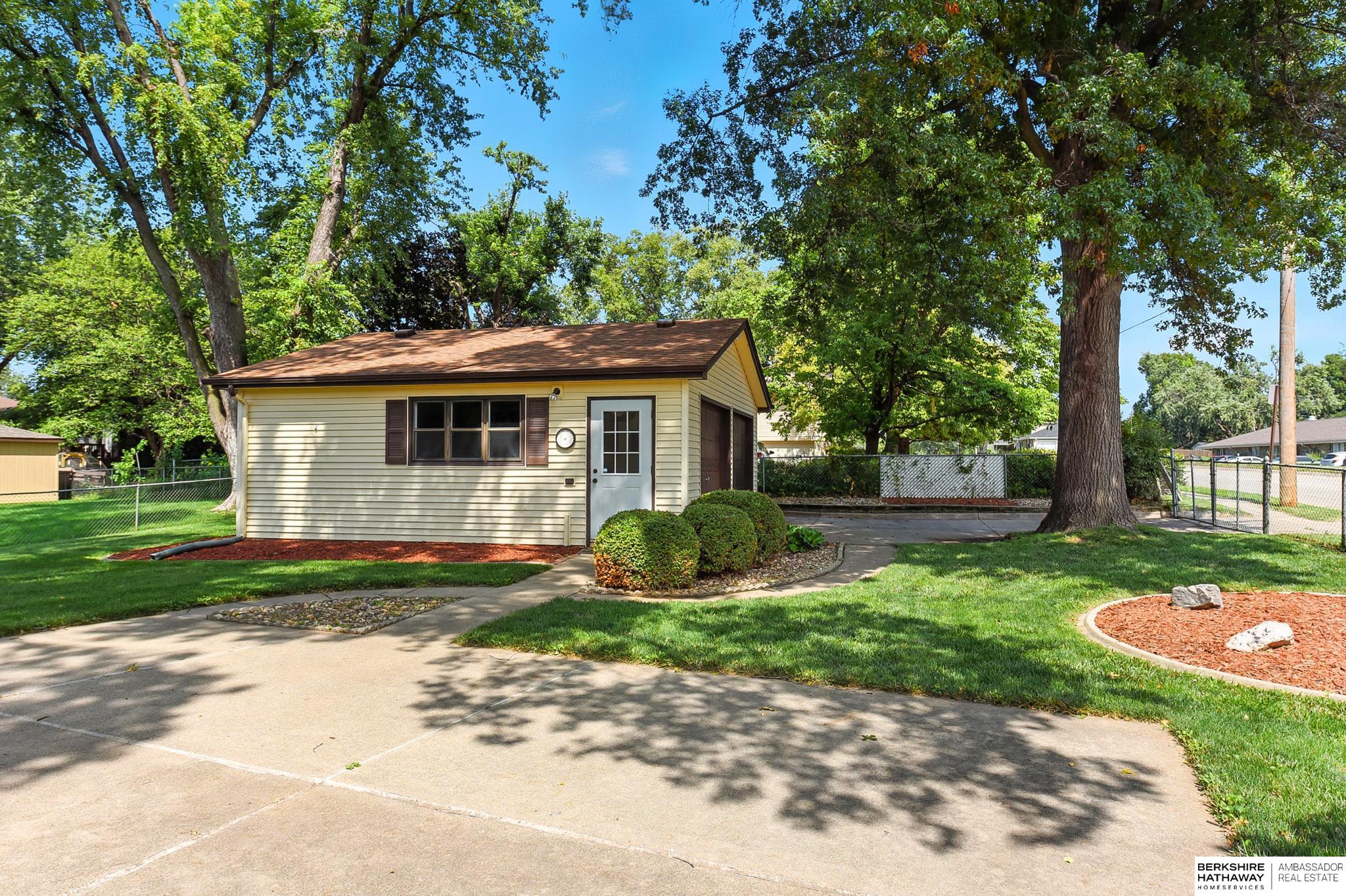 Omaha, Nebraska 68144, United States, 3 Bedrooms Bedrooms, ,2 BathroomsBathrooms,Residential,Pending,199595