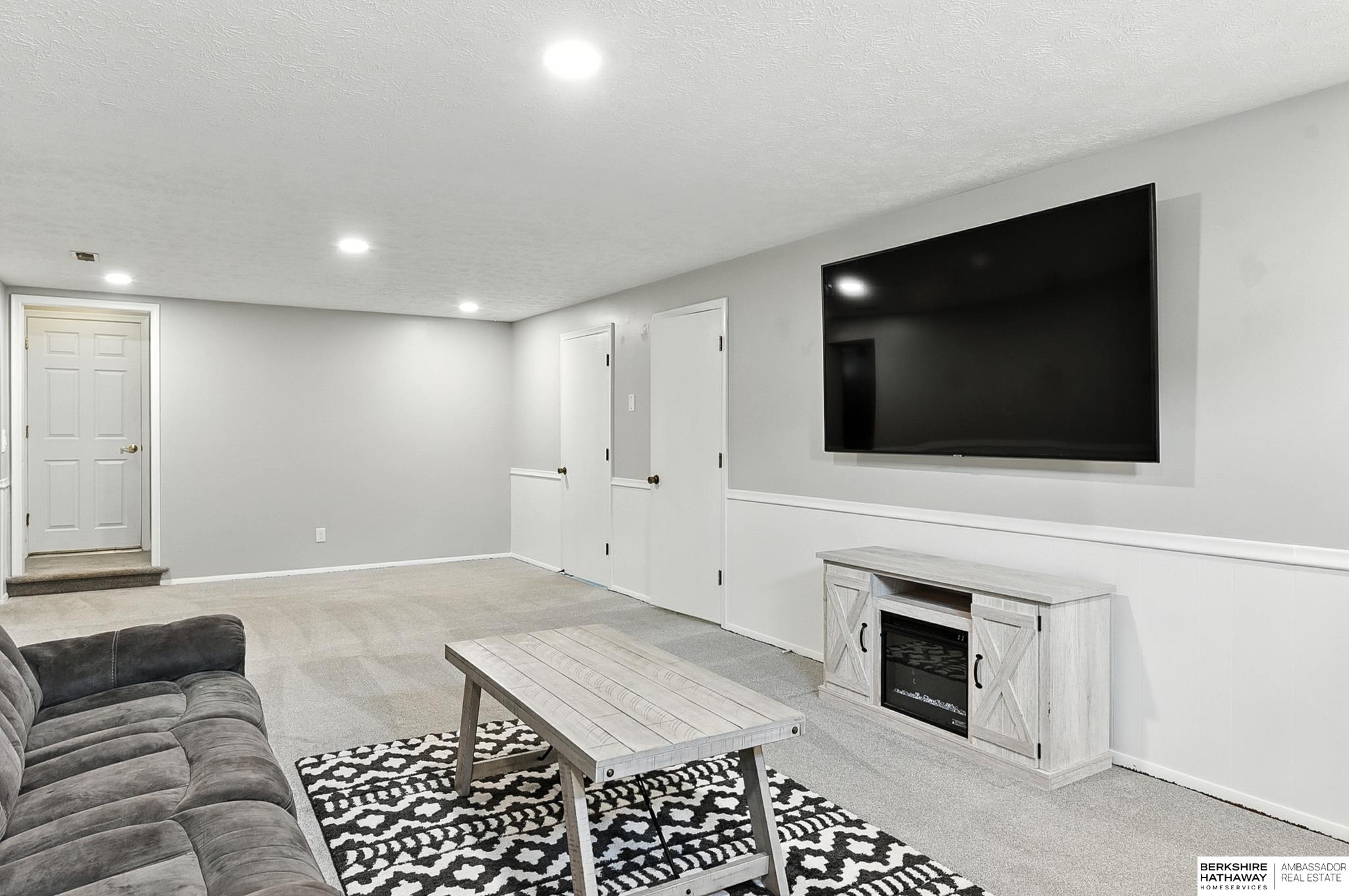 Omaha, Nebraska 68144, United States, 3 Bedrooms Bedrooms, ,2 BathroomsBathrooms,Residential,Pending,199595