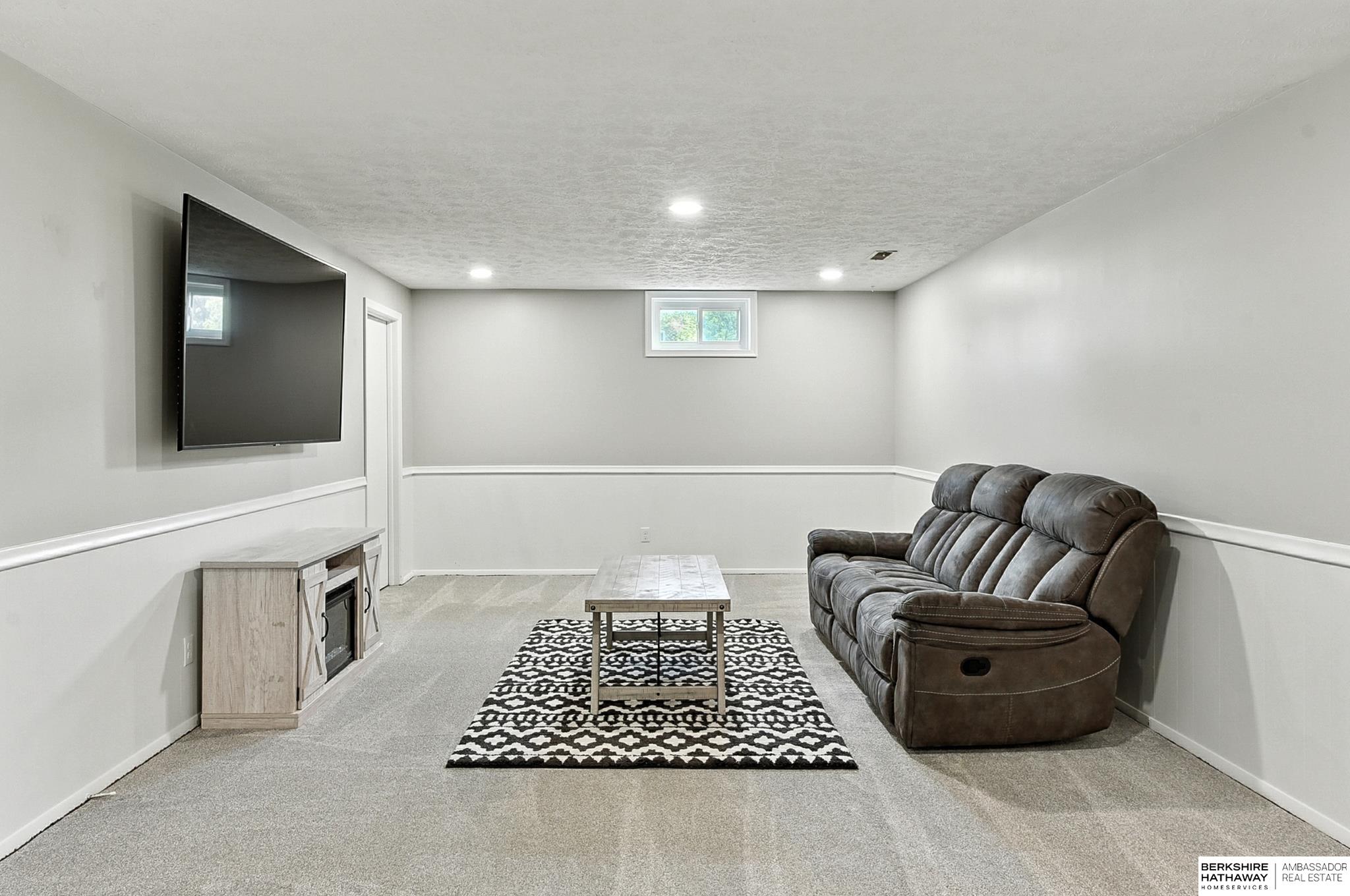 Omaha, Nebraska 68144, United States, 3 Bedrooms Bedrooms, ,2 BathroomsBathrooms,Residential,Pending,199595