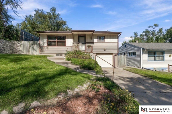 3934 LAUREL AVE, OMAHA, NE 68111 - Image d3eda4f476065128952962bcacb57504/233267180