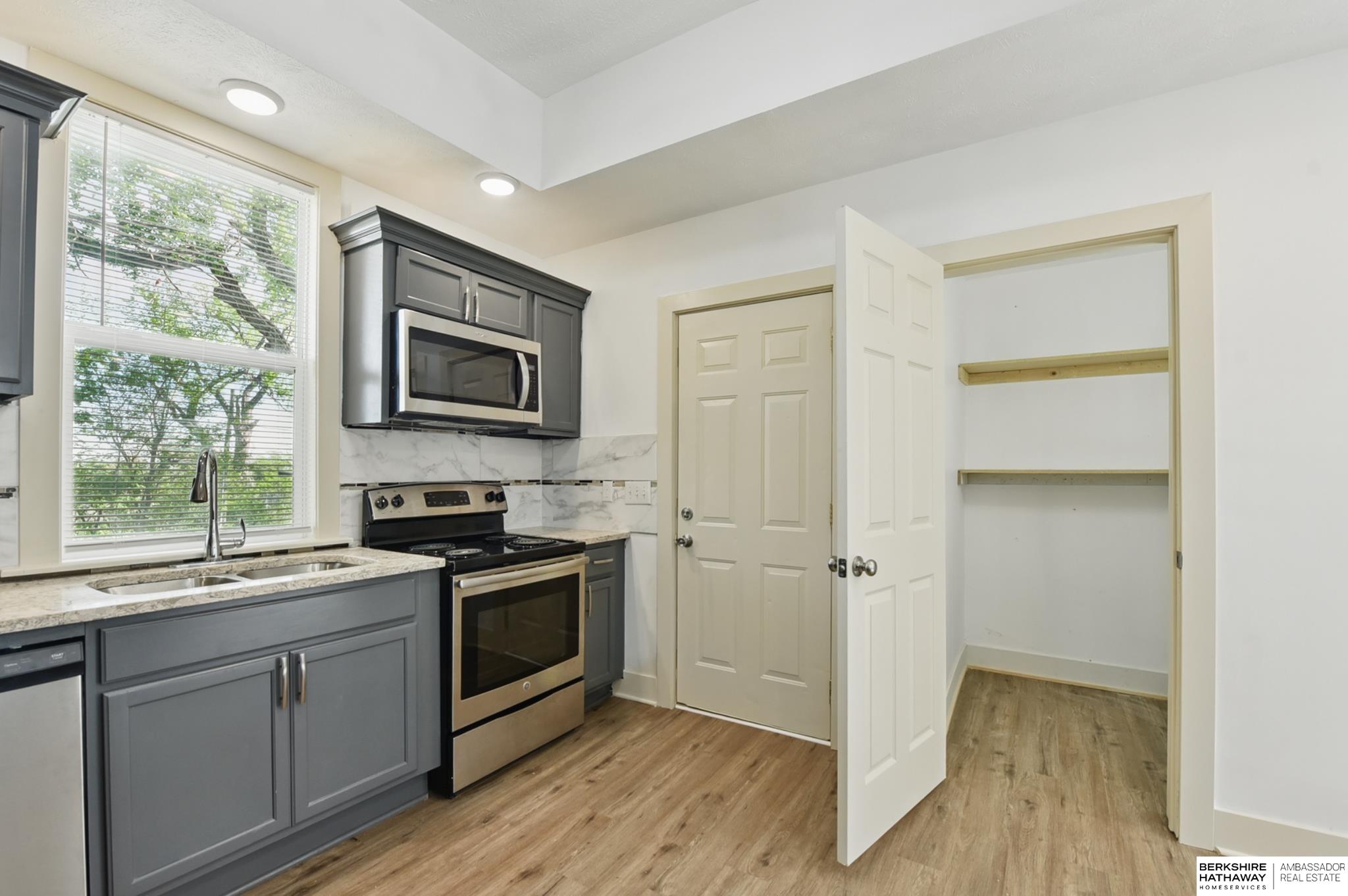 Omaha, Nebraska 68111, United States, 6 Bedrooms Bedrooms, ,3 BathroomsBathrooms,Residential,Active,240651