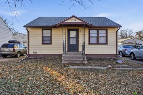 Photo of 5327 Knox Street, Lincoln, NE 68504 (MLS # 22605787)