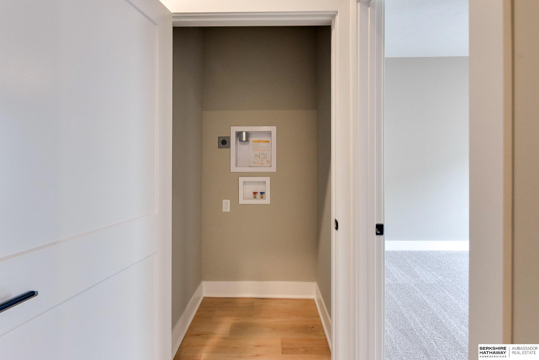 Omaha, Nebraska 68108, United States, 2 Bedrooms Bedrooms, ,2 BathroomsBathrooms,Residential,Pending,135178