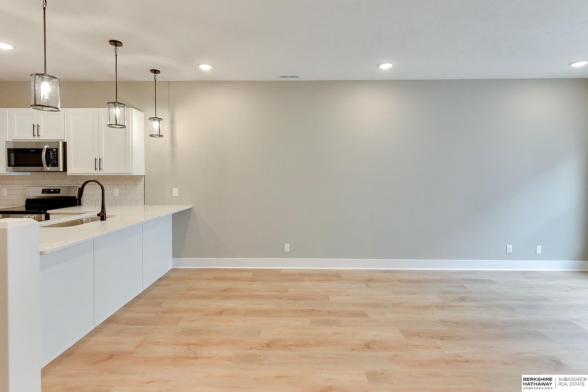 Omaha, Nebraska 68108, United States, 2 Bedrooms Bedrooms, ,2 BathroomsBathrooms,Residential,Pending,135178