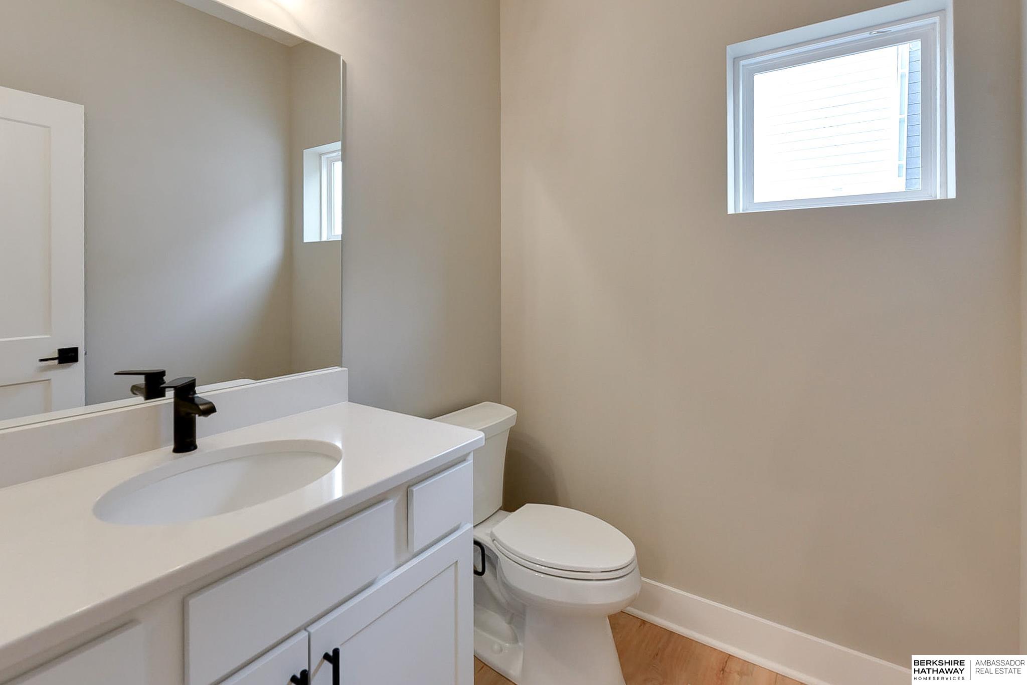 Omaha, Nebraska 68108, United States, 2 Bedrooms Bedrooms, ,2 BathroomsBathrooms,Residential,Pending,135178