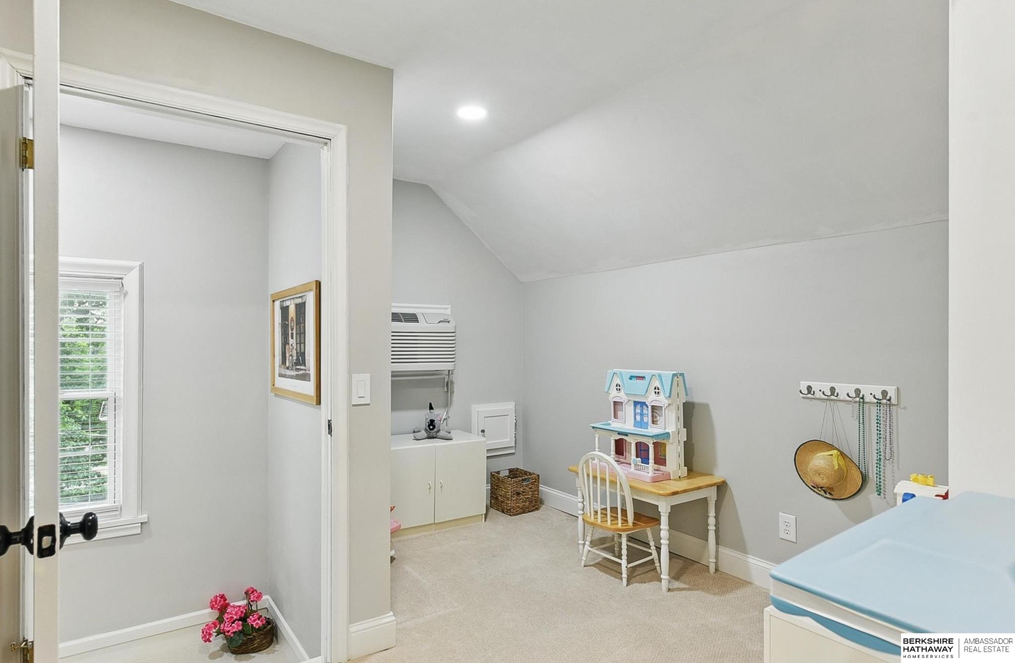 Omaha, Nebraska 68132, United States, 5 Bedrooms Bedrooms, ,2 BathroomsBathrooms,Residential,Active,194577