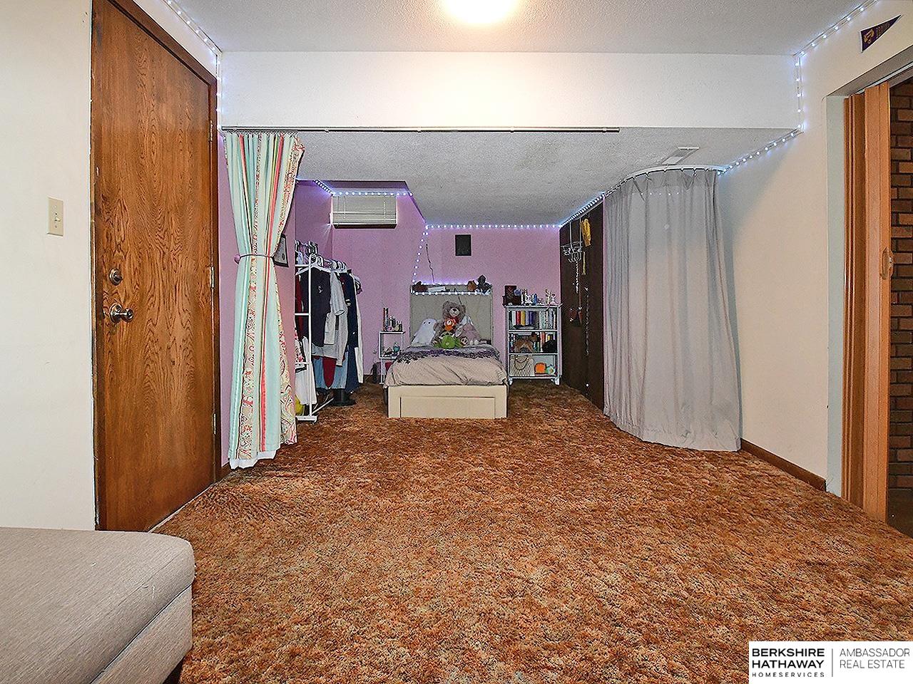 Omaha, Nebraska 68105, United States, 4 Bedrooms Bedrooms, ,2 BathroomsBathrooms,Residential,Active,170421