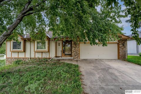 Photo of 8738 Lafayette Avenue, Omaha, NE 68114 (MLS # 22529671)