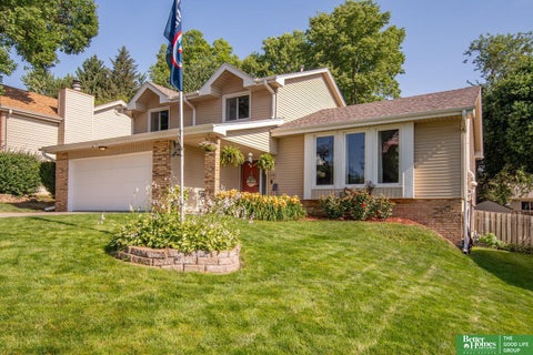 Photo of 3718 Burr Oak Drive, Bellevue, NE 68123 (MLS # 22618748)