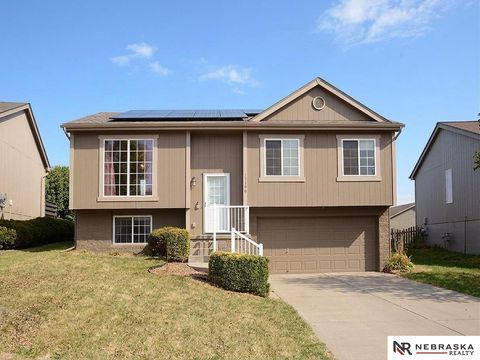 Photo of 17106 Taylor Street, Omaha, NE 68116 (MLS # 22608634)