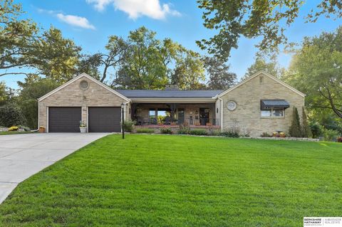 Photo of 305 S 68th Street, Omaha, NE 68132 (MLS # 22529335)