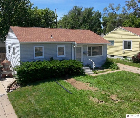 Photo of 3236 S 39th Street, Omaha, NE 68105 (MLS # 22615345)
