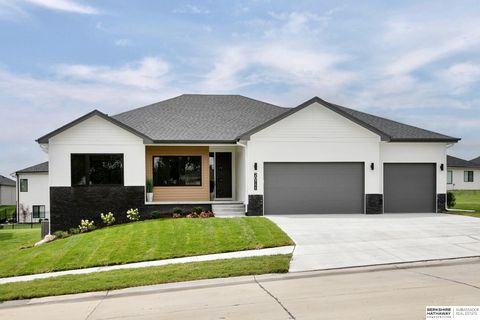 Photo of 20711 Hartman Avenue, Elkhorn, NE 68022 (MLS # 22520893)