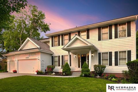 Photo of 1425 S 158th Circle, Omaha, NE 68130 (MLS # 22516031)