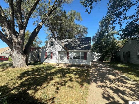 Photo of 404 W 30th Avenue, Bellevue, NE 68005 (MLS # 22612234)
