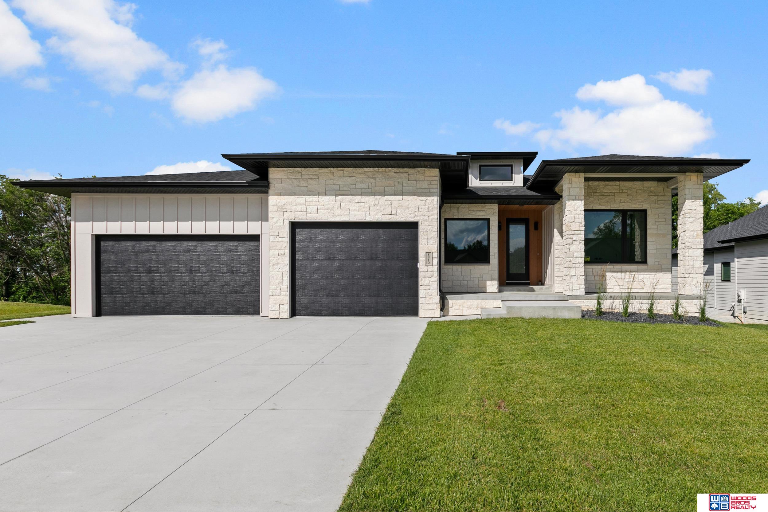 Photo 1 of 54 — 8810 Sandalwood Drive, Lincoln, NE 68520