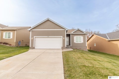 Photo of 13514 S 14th Circle, Bellevue, NE 68123 (MLS # 22626008)