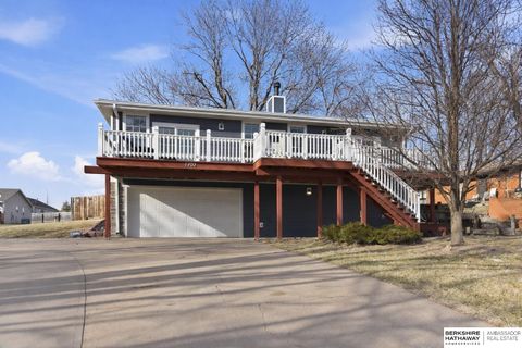 Photo of 1702 Dunbar Drive, Plattsmouth, NE 68048 (MLS # 22606103)