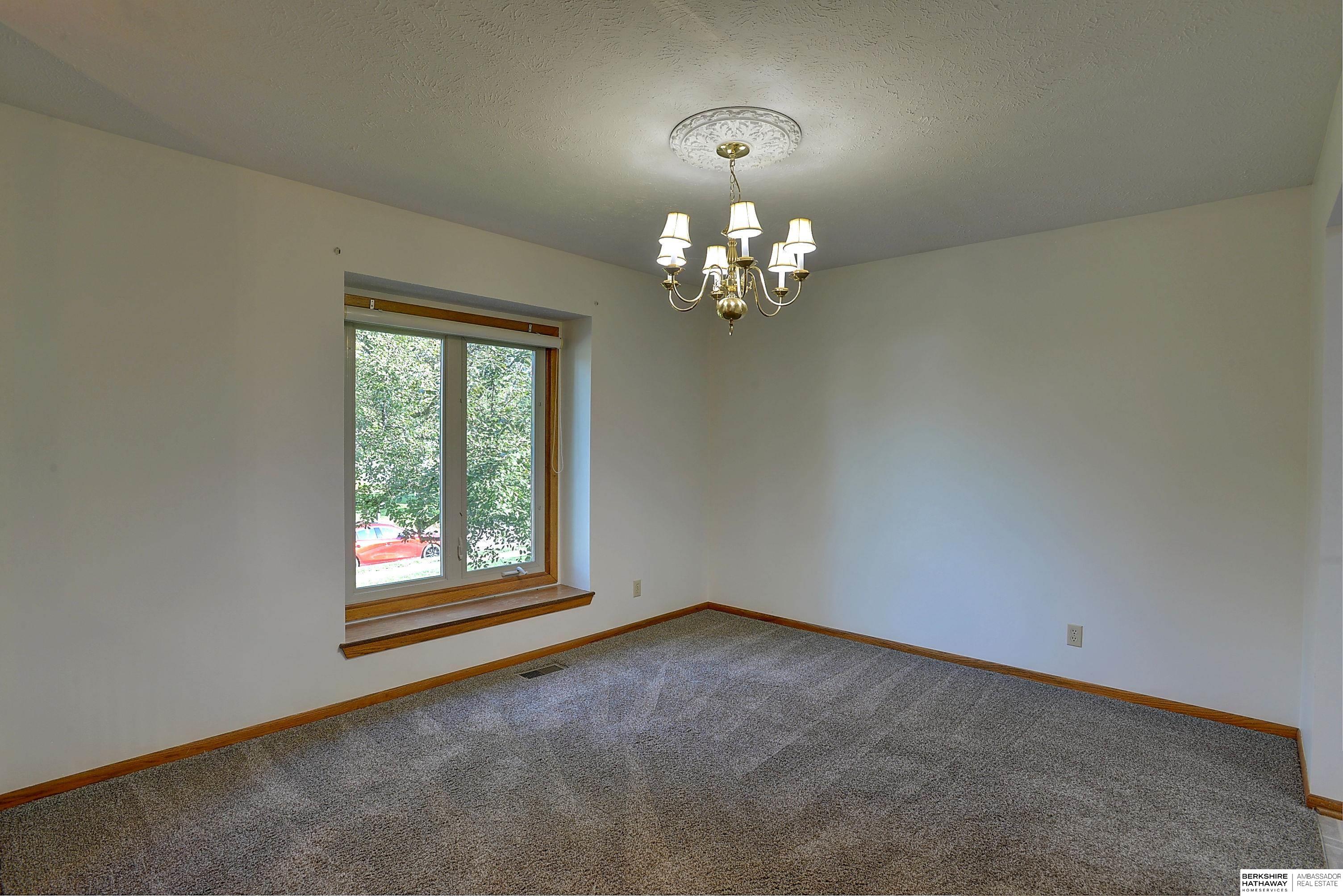 Omaha, Nebraska 68152, United States, 3 Bedrooms Bedrooms, ,2 BathroomsBathrooms,Residential,Active,217124