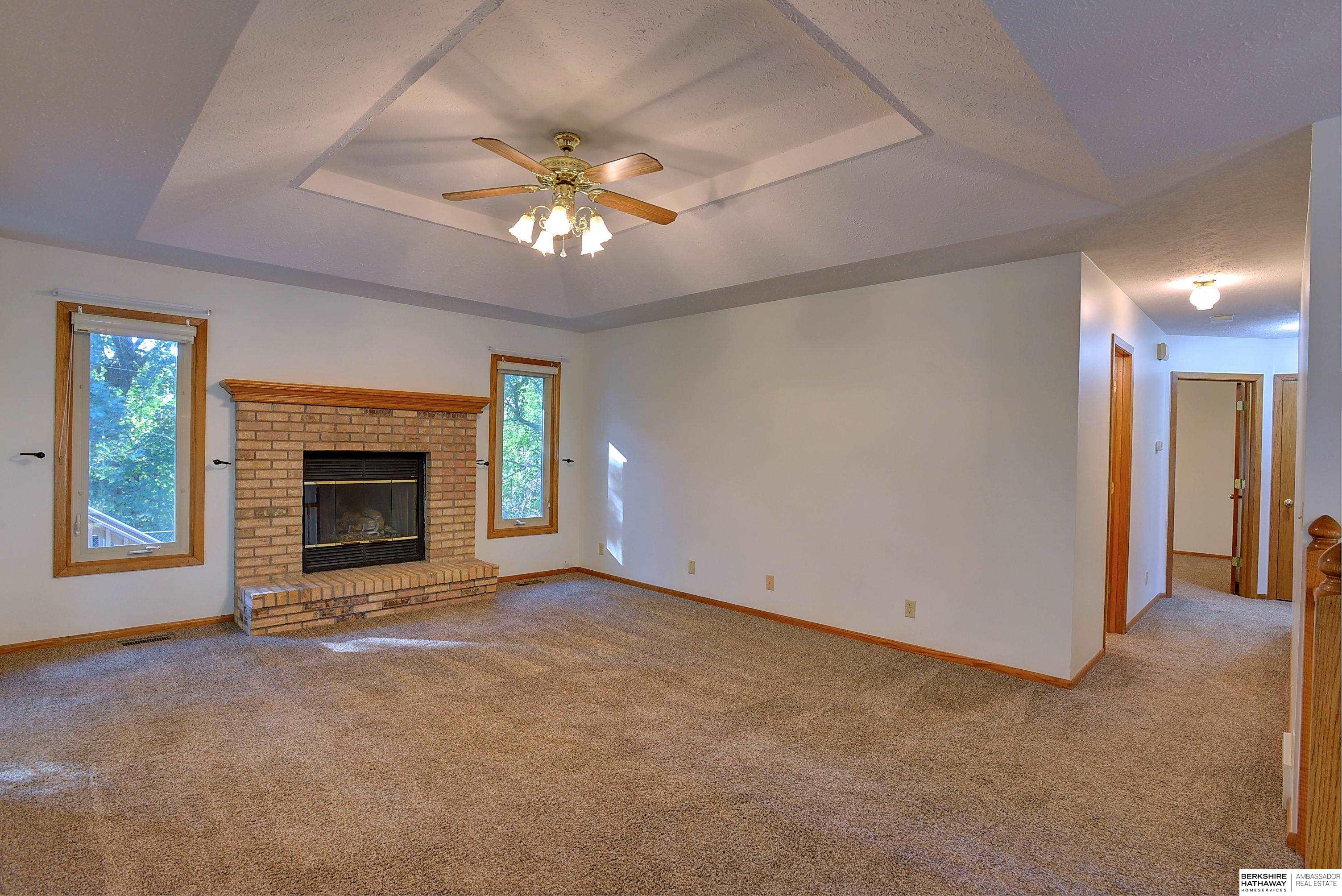 Omaha, Nebraska 68152, United States, 3 Bedrooms Bedrooms, ,2 BathroomsBathrooms,Residential,Active,217124