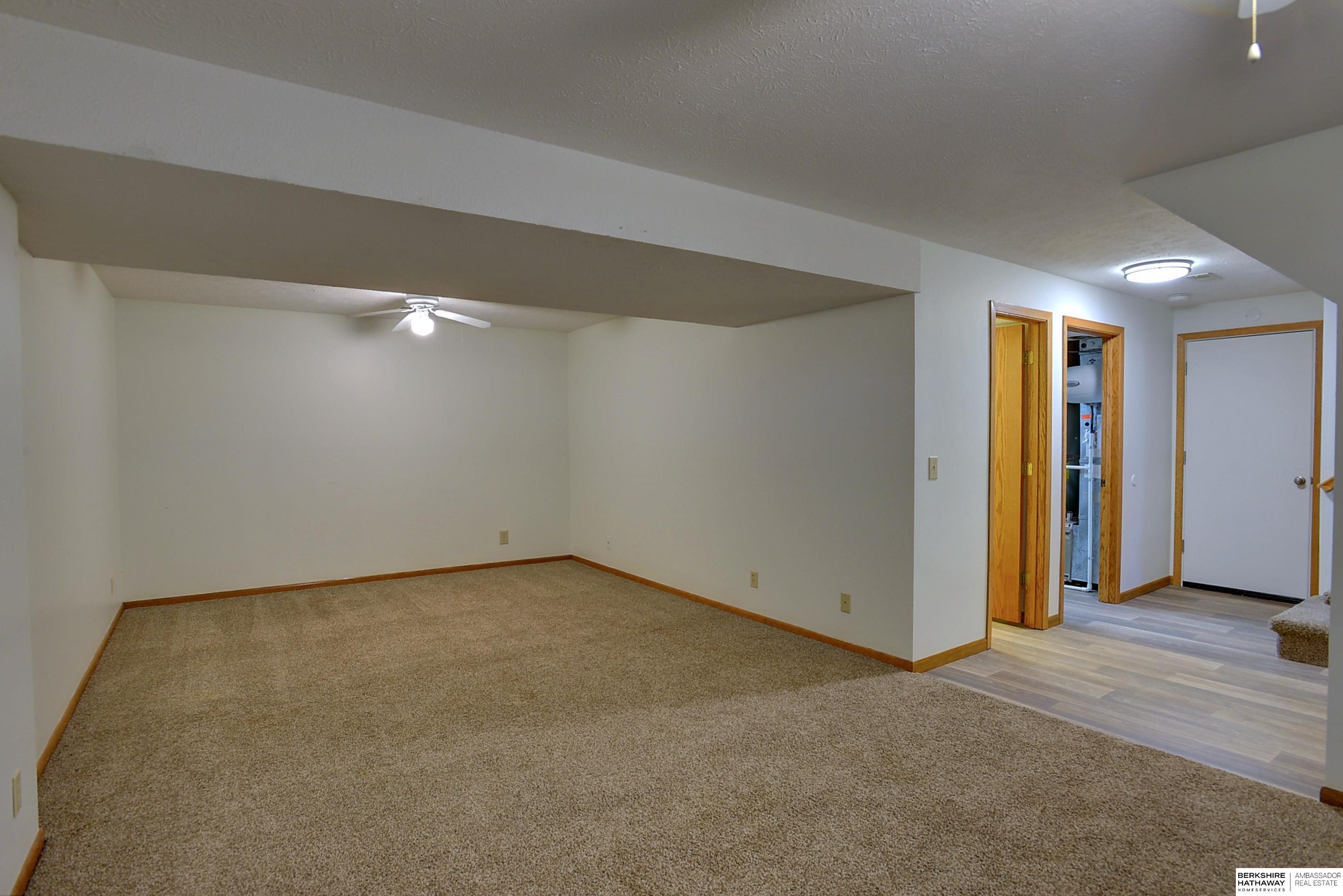 Omaha, Nebraska 68152, United States, 3 Bedrooms Bedrooms, ,2 BathroomsBathrooms,Residential,Active,217124