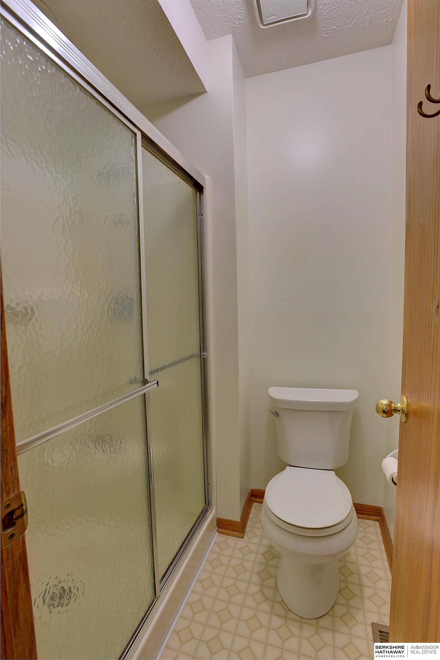 Omaha, Nebraska 68152, United States, 3 Bedrooms Bedrooms, ,2 BathroomsBathrooms,Residential,Active,217124