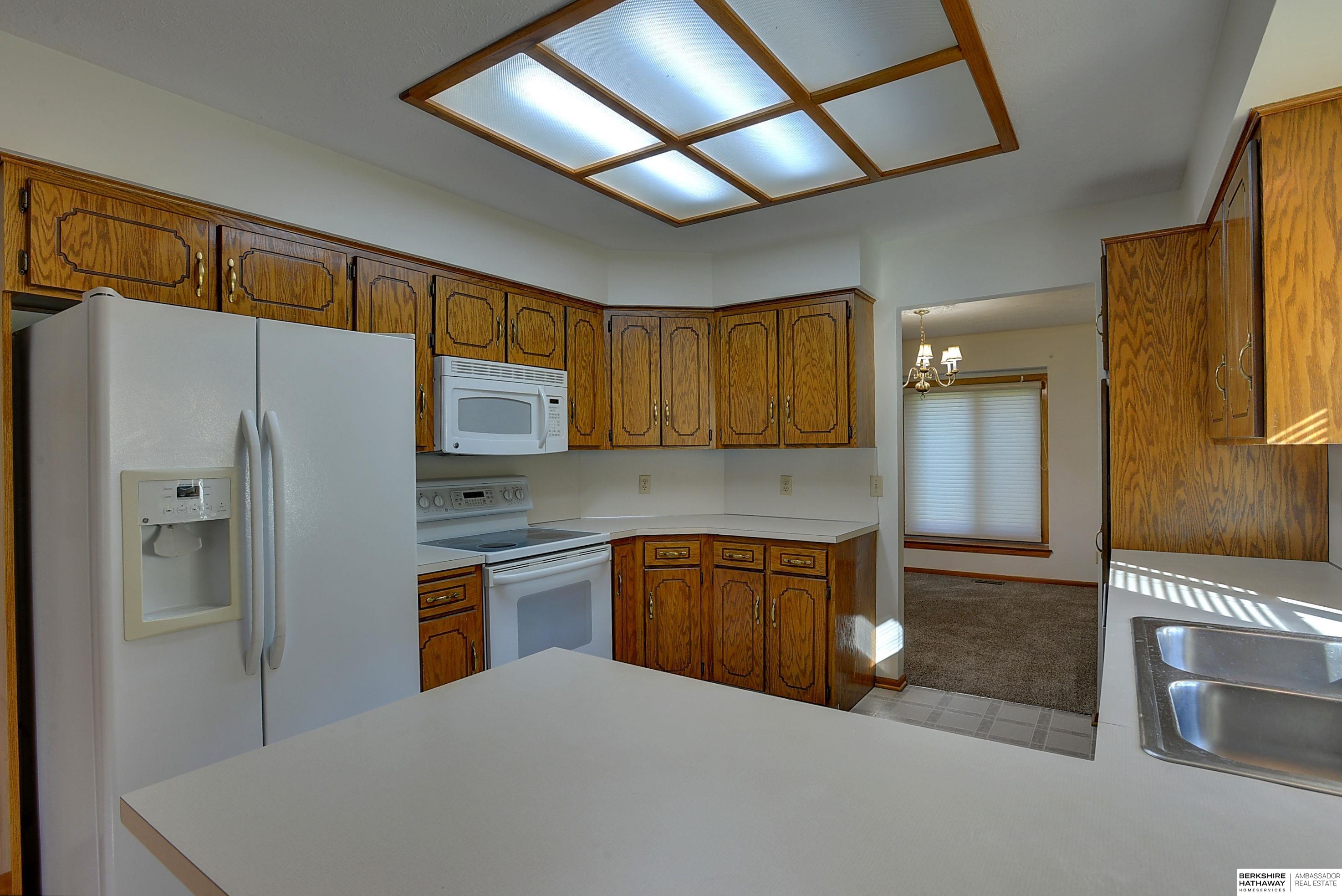 Omaha, Nebraska 68152, United States, 3 Bedrooms Bedrooms, ,2 BathroomsBathrooms,Residential,Active,217124