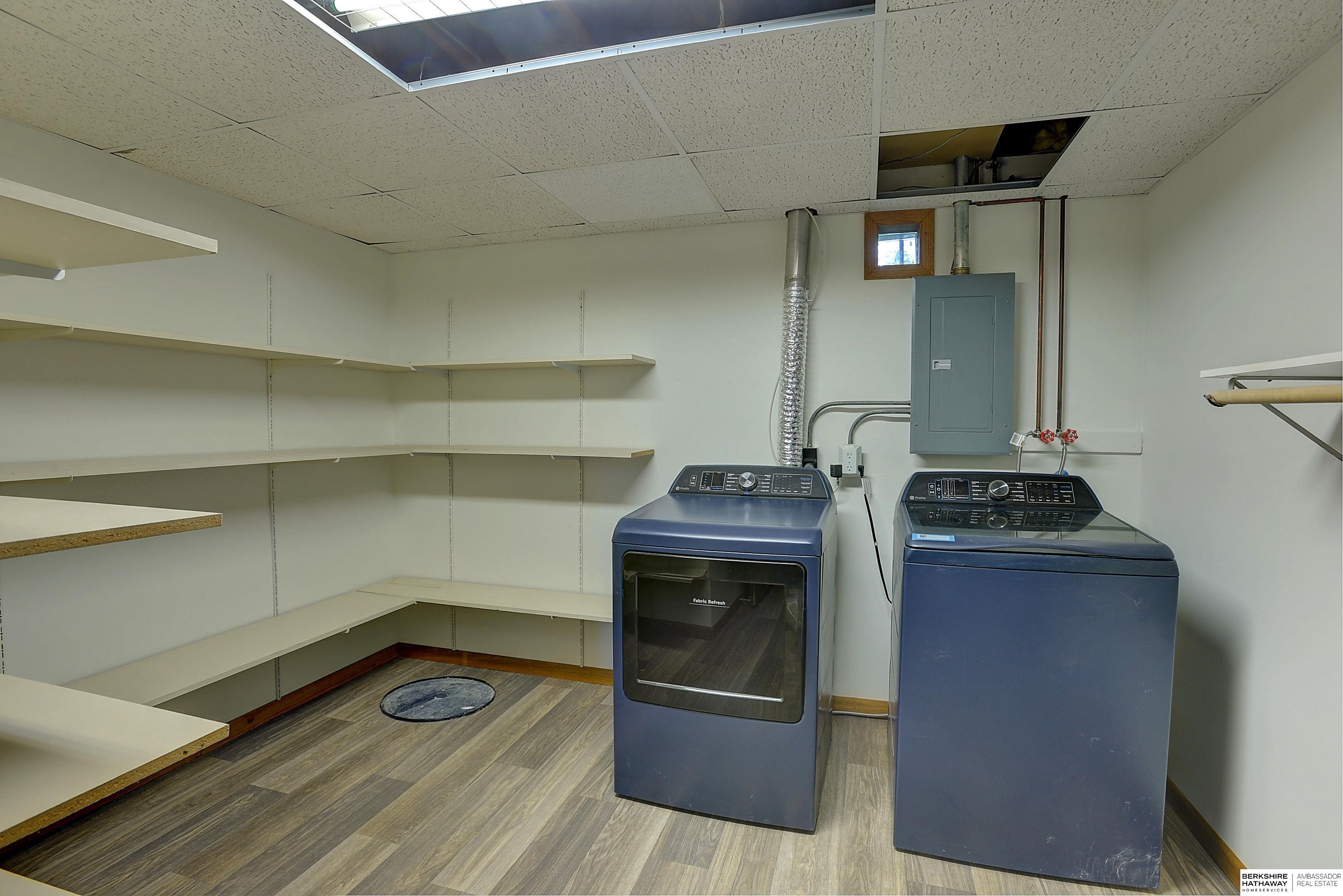 Omaha, Nebraska 68152, United States, 3 Bedrooms Bedrooms, ,2 BathroomsBathrooms,Residential,Active,217124