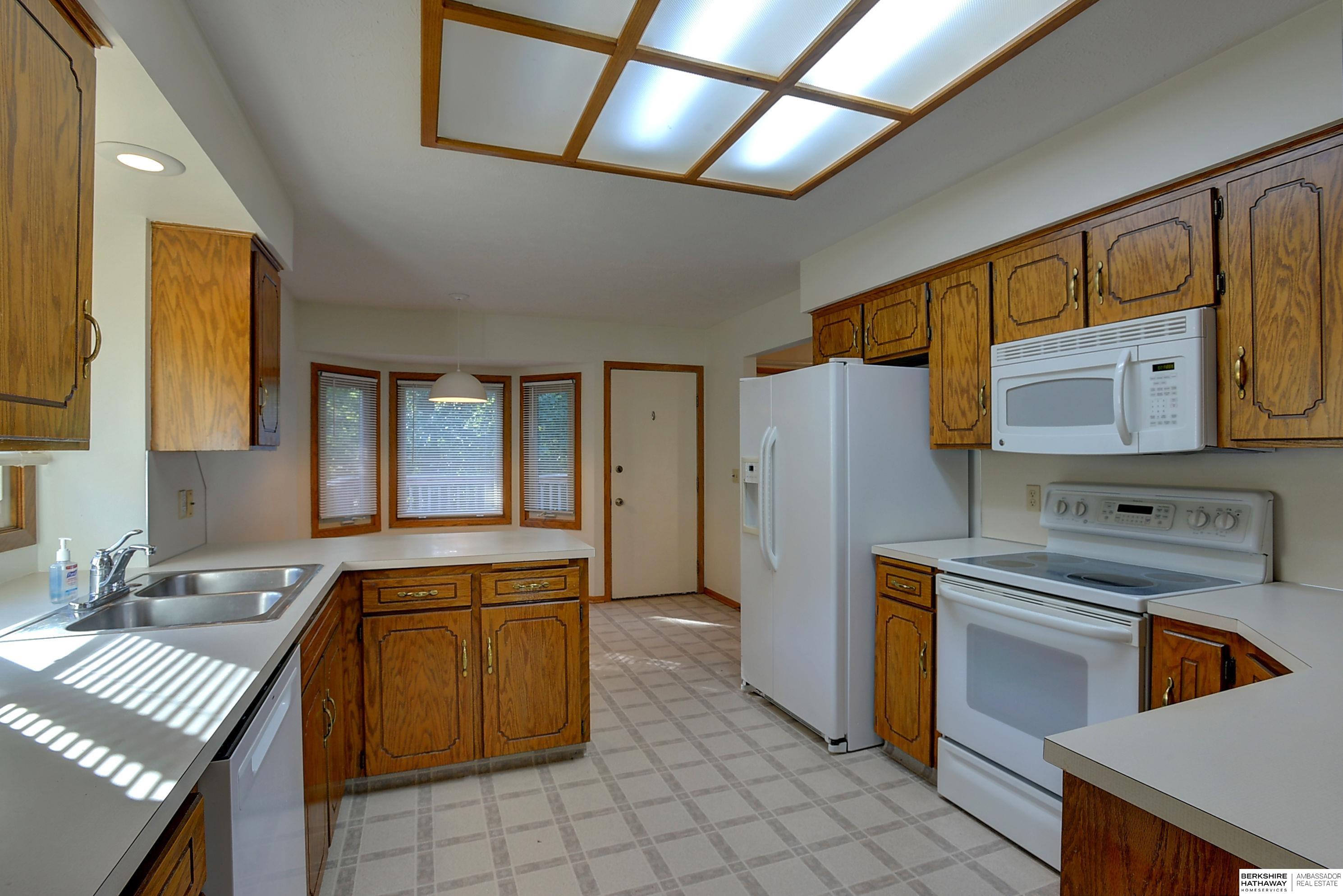 Omaha, Nebraska 68152, United States, 3 Bedrooms Bedrooms, ,2 BathroomsBathrooms,Residential,Active,217124