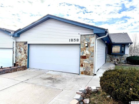 Photo of 1858 N 93 Court, Omaha, NE 68114 (MLS # 22601534)