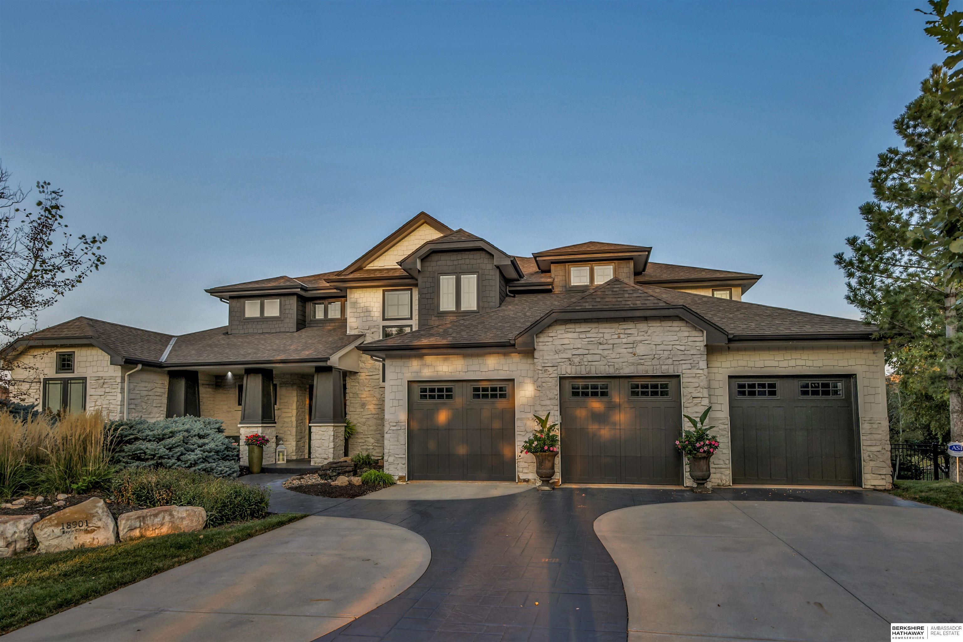 Elkhorn, Nebraska 68022, United States, 6 Bedrooms Bedrooms, ,4 BathroomsBathrooms,Residential,Pending,120163