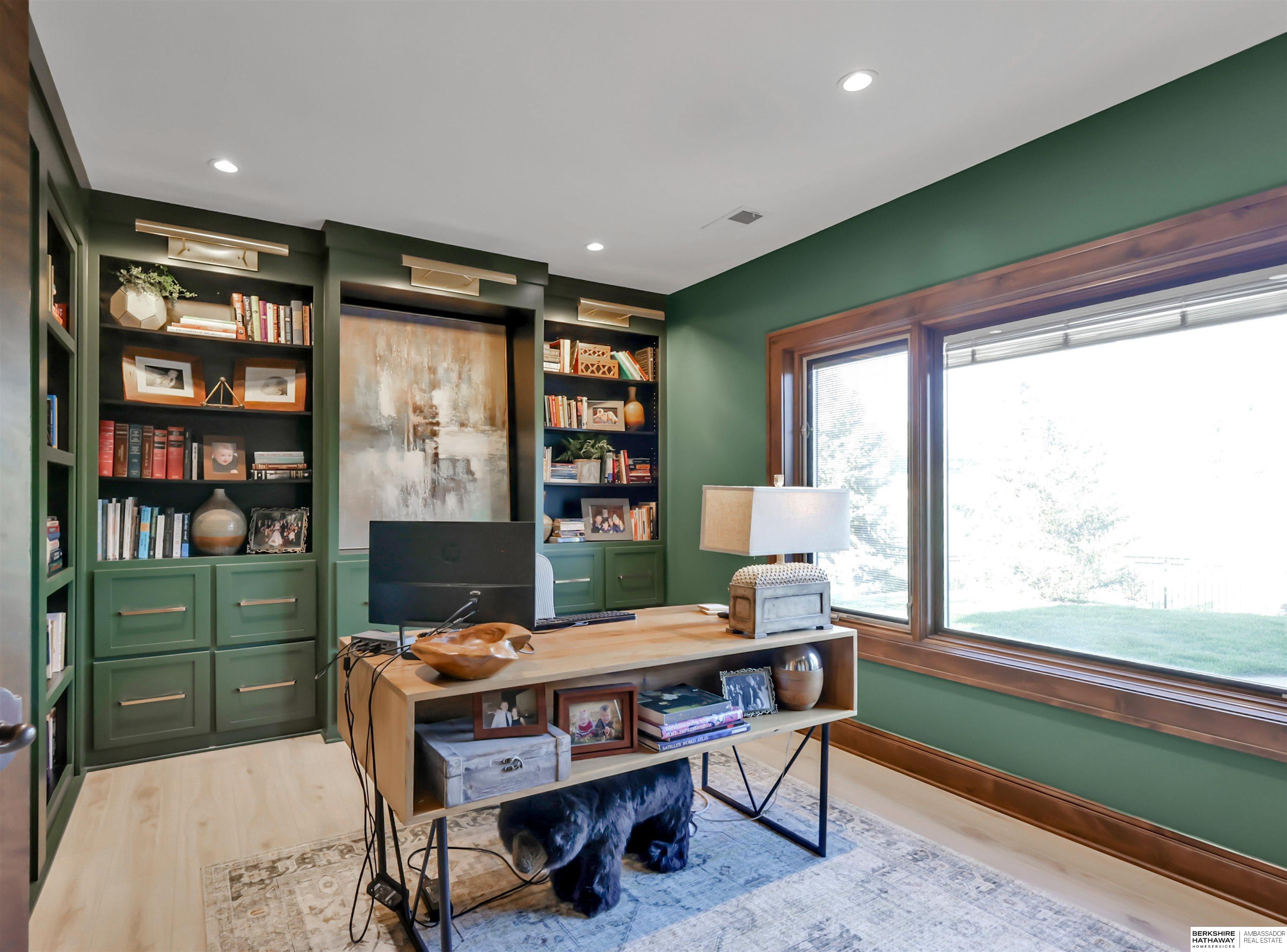 Elkhorn, Nebraska 68022, United States, 6 Bedrooms Bedrooms, ,4 BathroomsBathrooms,Residential,Pending,120163