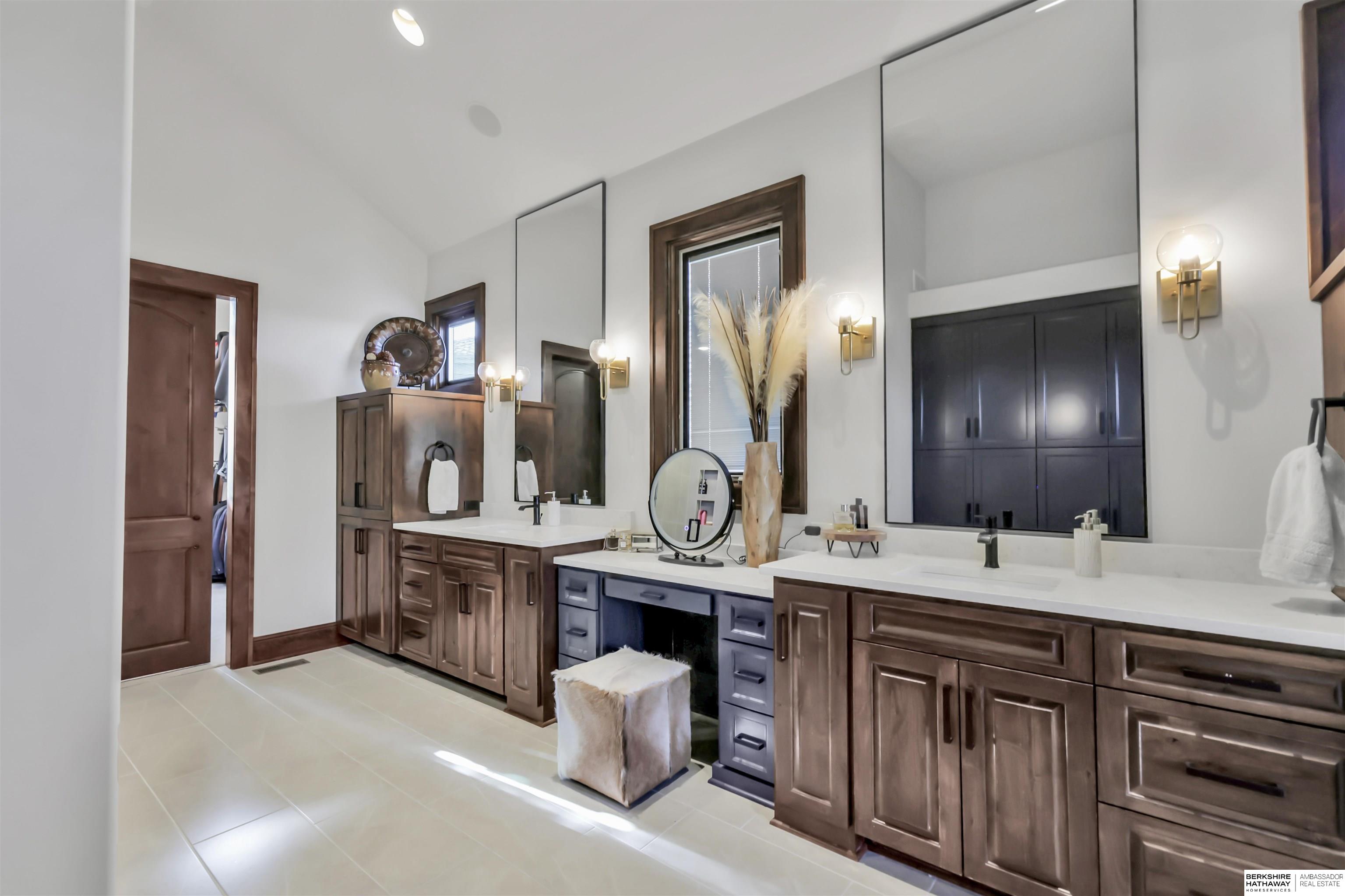 Elkhorn, Nebraska 68022, United States, 6 Bedrooms Bedrooms, ,4 BathroomsBathrooms,Residential,Pending,120163