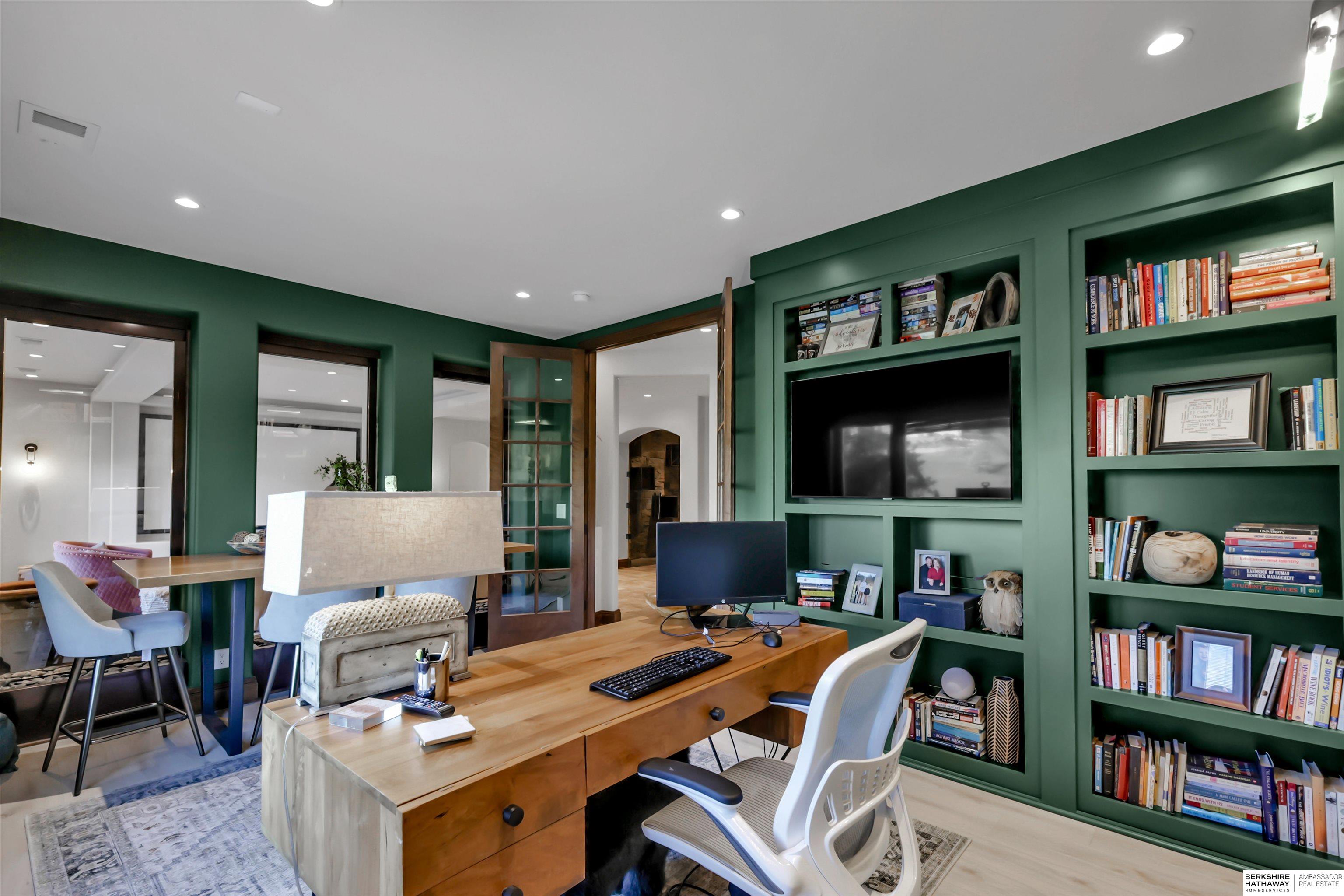 Elkhorn, Nebraska 68022, United States, 6 Bedrooms Bedrooms, ,4 BathroomsBathrooms,Residential,Pending,120163